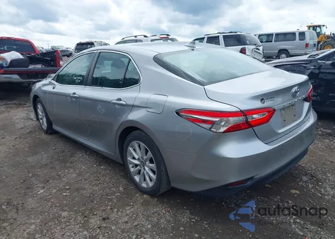 2019 Toyota Camry Le z USA, uszkodzony, nr VIN 4T1B11HK4KU853459